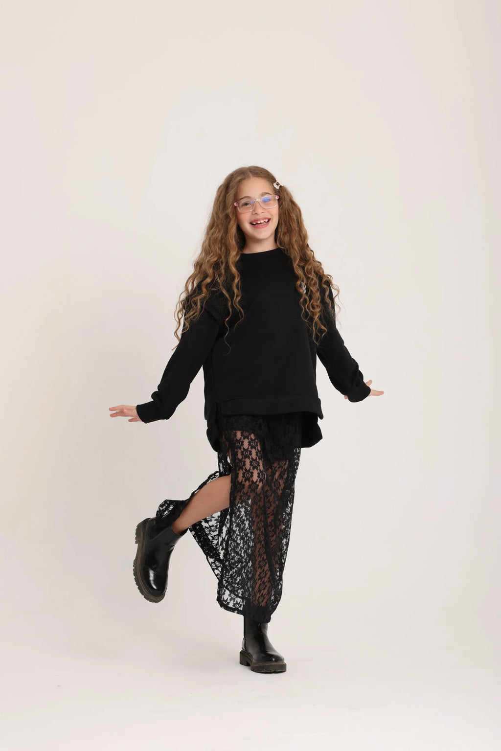 Shop the look! removable sleeves sweatshirt + Lace skirt - image 3
